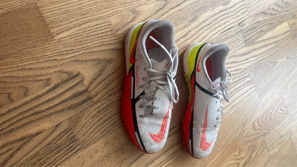 Кроссовки для футбола