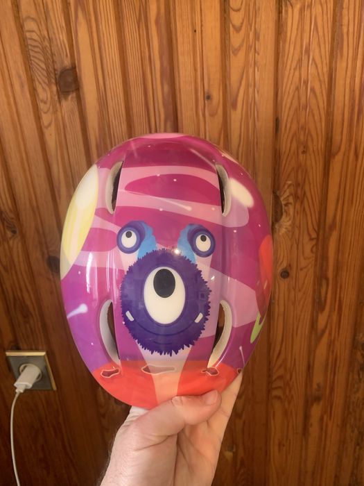 Детско колело в добро състояние с предпазна каска