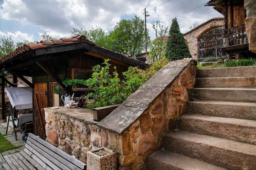 Продава хубав имот на 35 км. от София в с. Макоцево