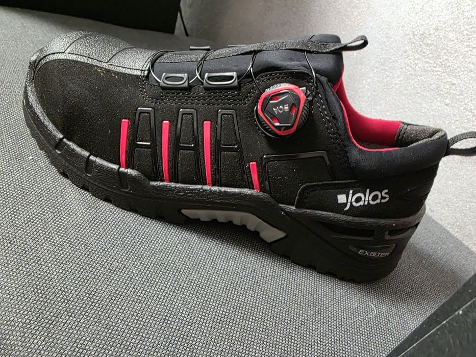 Incaltari cu bombeu de lucru noi