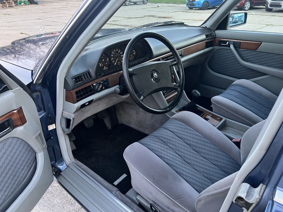 Mercedes Benz W126 300SE