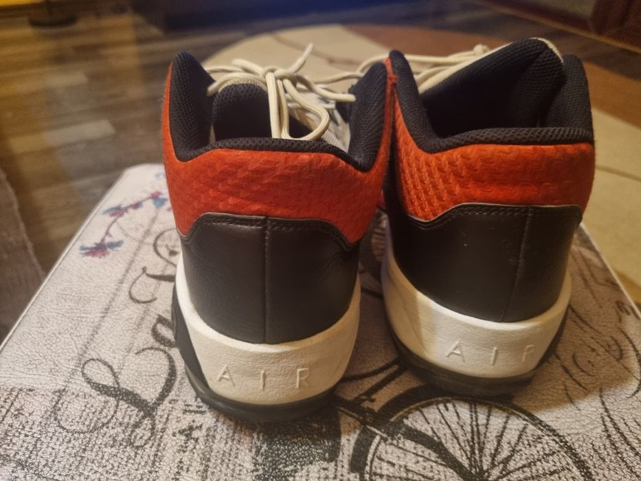 Vand ghete Nike airmax aura 3