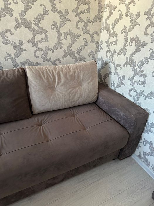 Продам диван, почти новый