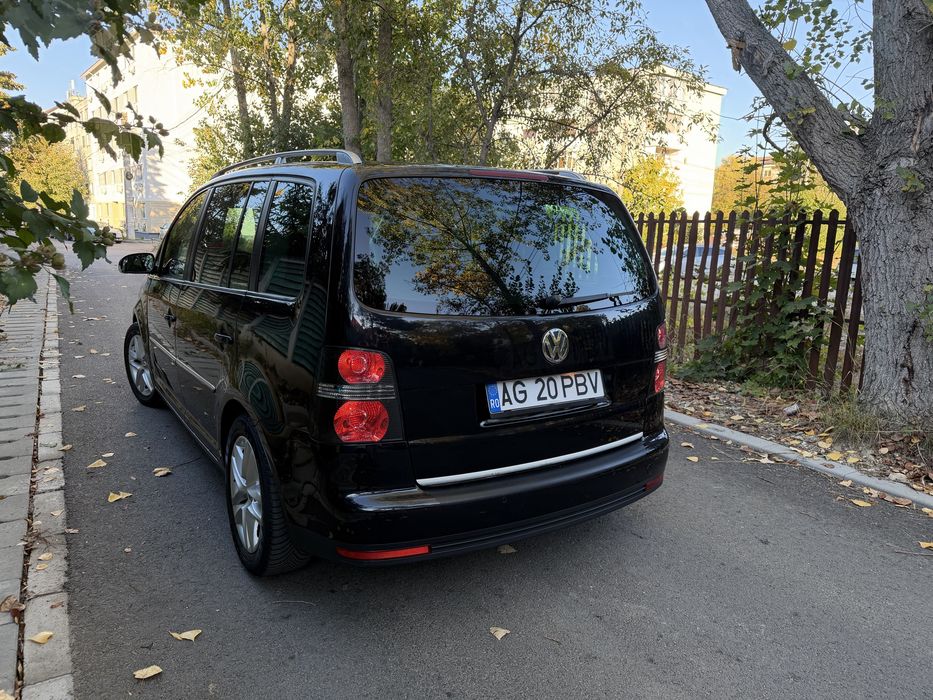 Vând volkswagen touran