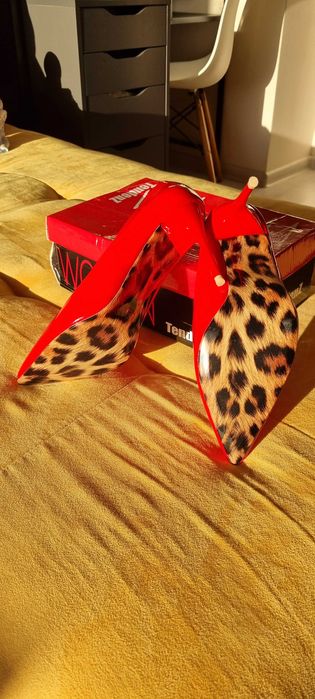 Червени обувки на висок ток Tendenz