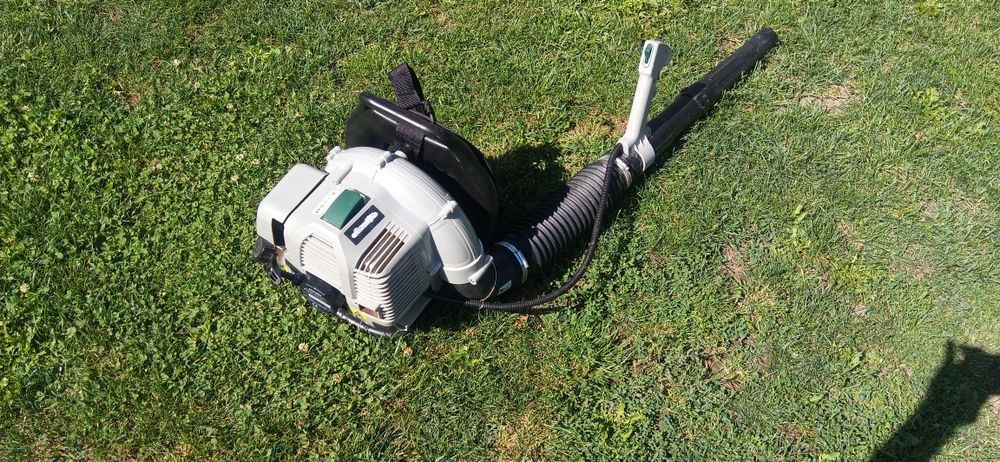 Vând suflător de frunze