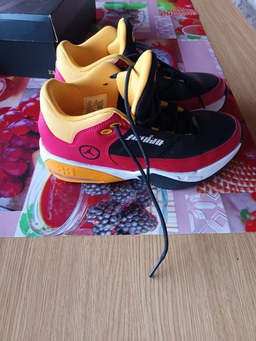 Vând Jordan Aura Max 3