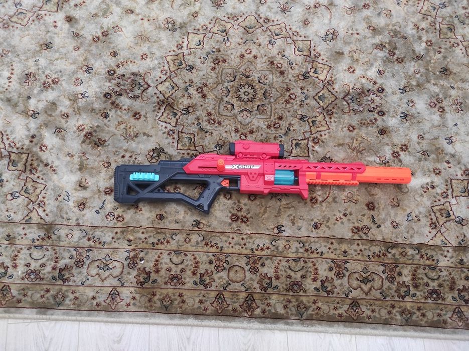 Игрушечный пистолет с пулями