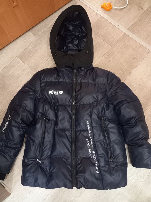 Продам куртку на мальчика.