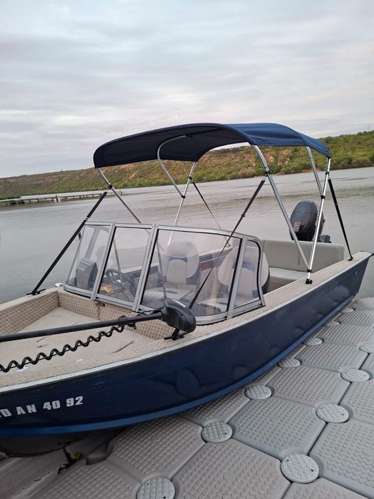 Barca de pescuit si agrement din aluminiu STAR CRAFT (USA)