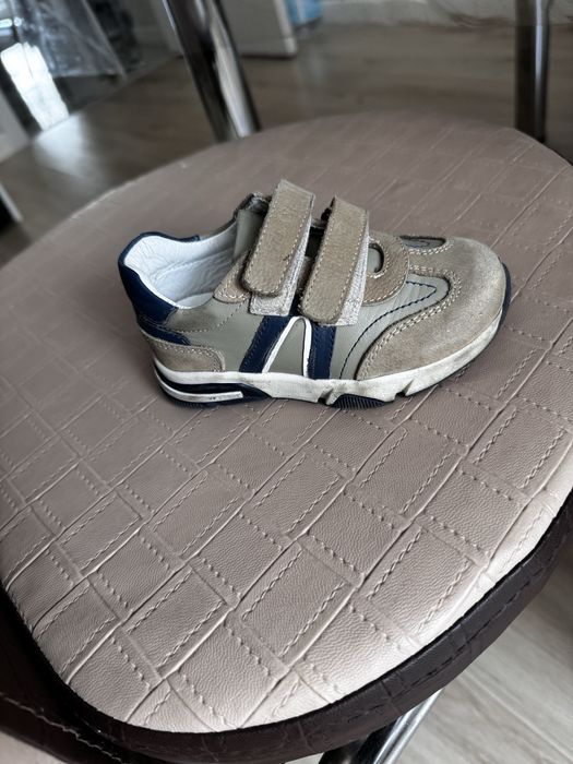 Продается детский ботинок