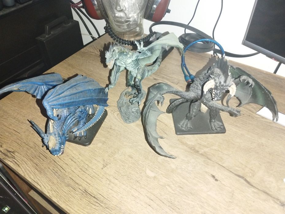 Dungeons & Dragons Icons Gargantuan  Black Dragon,Blue Dragon plus McFarlane Dragons