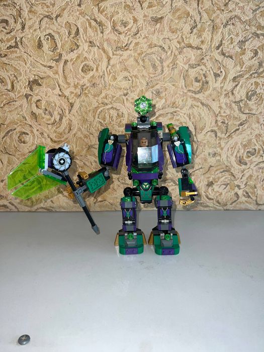 Робокостюм Лекса Лютора Лего