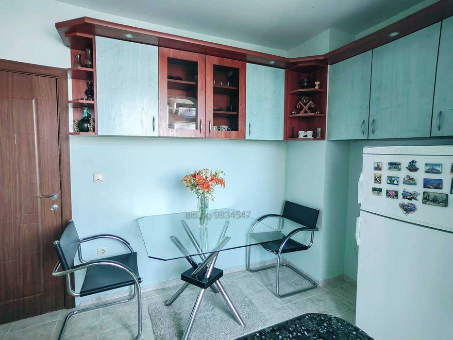 Продава се Четиристаен апартамент в Бургас, Изгрев - 105 кв.м за 1685 €/кв.м - Снимка #19