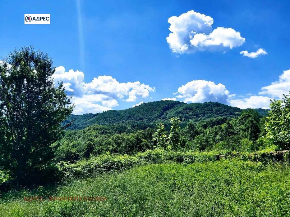 Парцел в Ловеч, област-гр.Троян площ 625 цена 27000