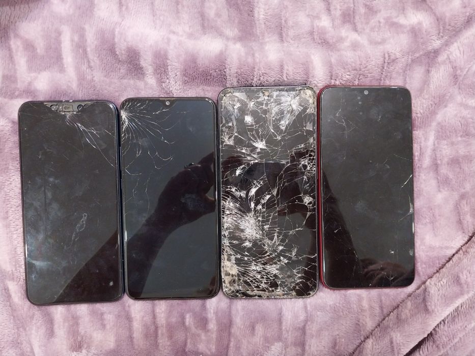 Продаю телефоны на запчасти.