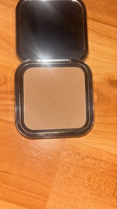 Палитра за сенки Revolution и бронзант на Kiko