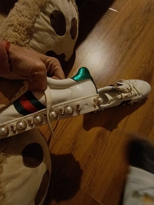Кецове. Gucci с липсваща перличка