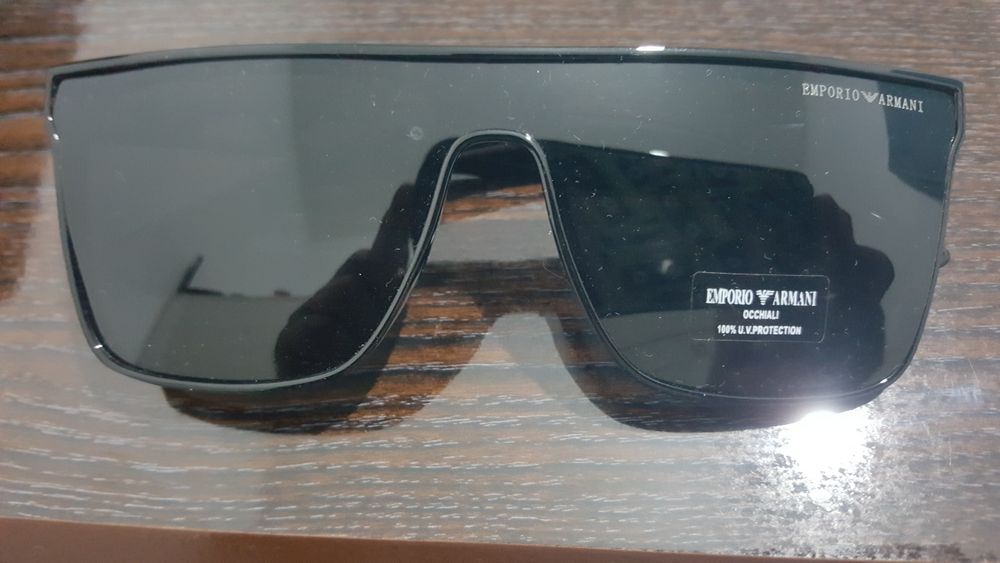 Солнцезащитные очки Armani