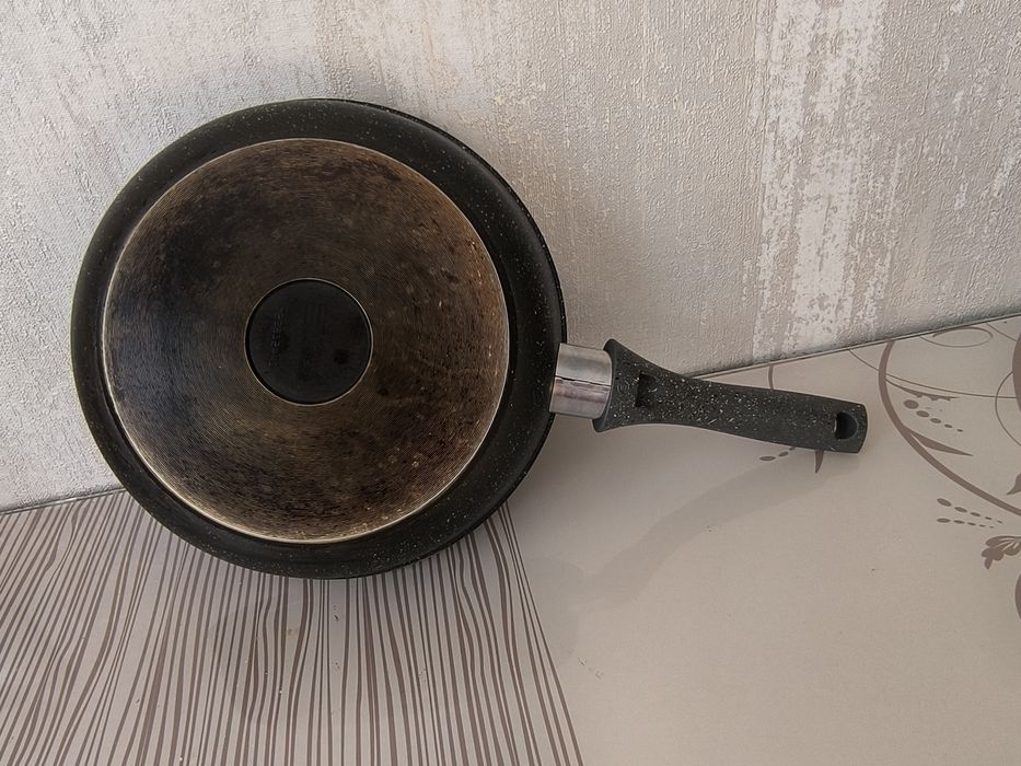 Антипригарная сковорода