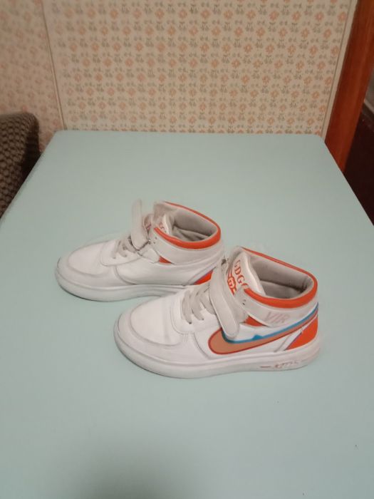 Детская обувь разная