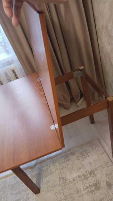 Продаётся стол кухонный 15000т