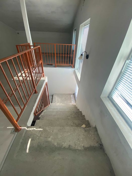 Самостоятелна нова къща, сп.Чайка, гараж