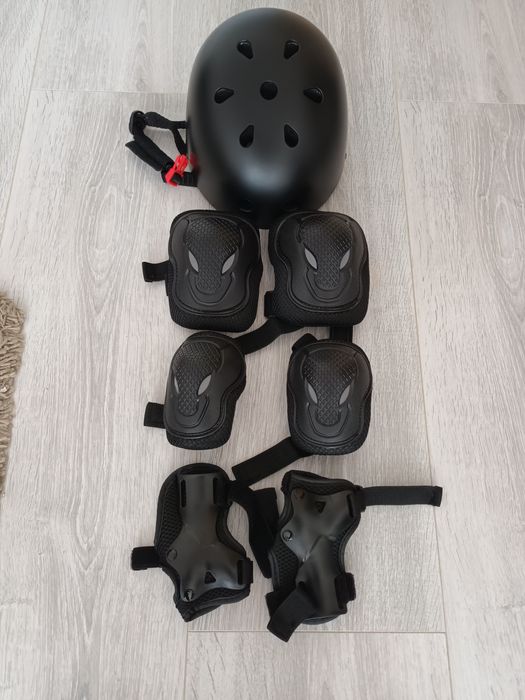 Role reglabile noi mărimea 30-33 + Set complet de protecție