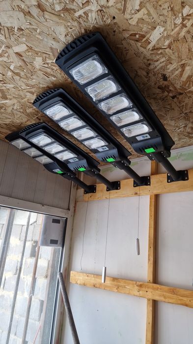 Уличные фонари на солнечной батарее