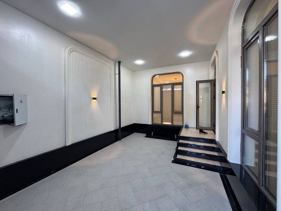 4 қаватли 2 та террасали 7 хонали 330 квадратли енги хонадон сотилади