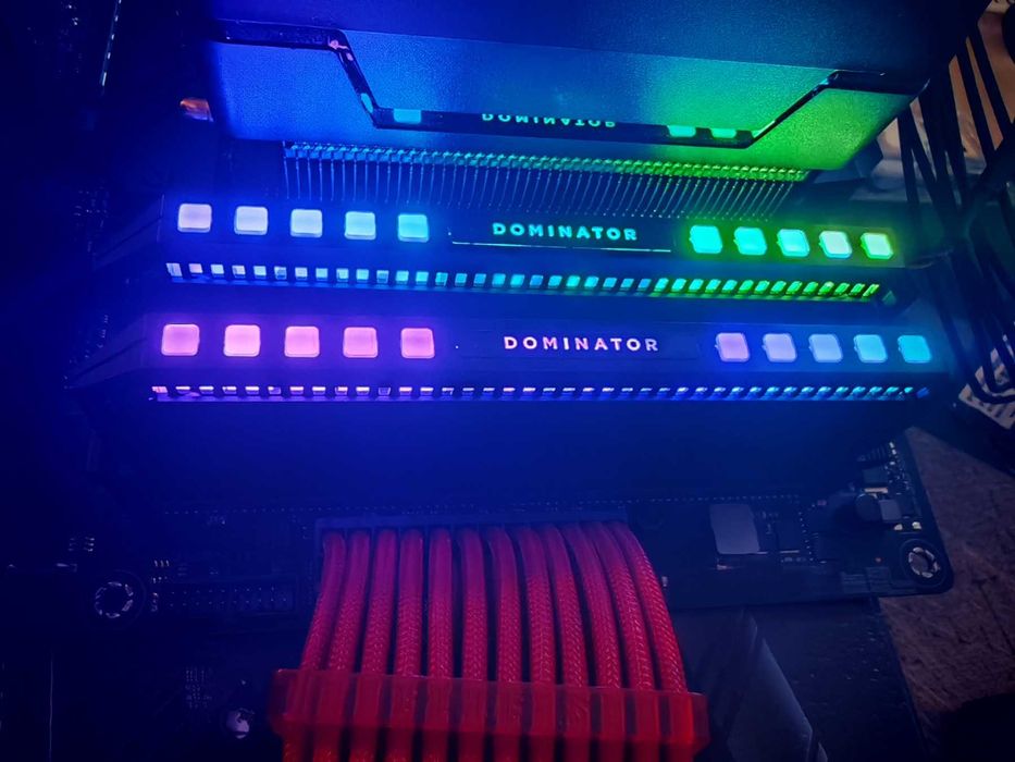Рам памет Corsair DOMINATOR PLATINUM RGB 32GB (2 x 16GB) DDR4 4000MHz