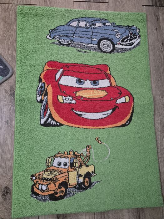 Vând covor Disney 200x300 impecabil