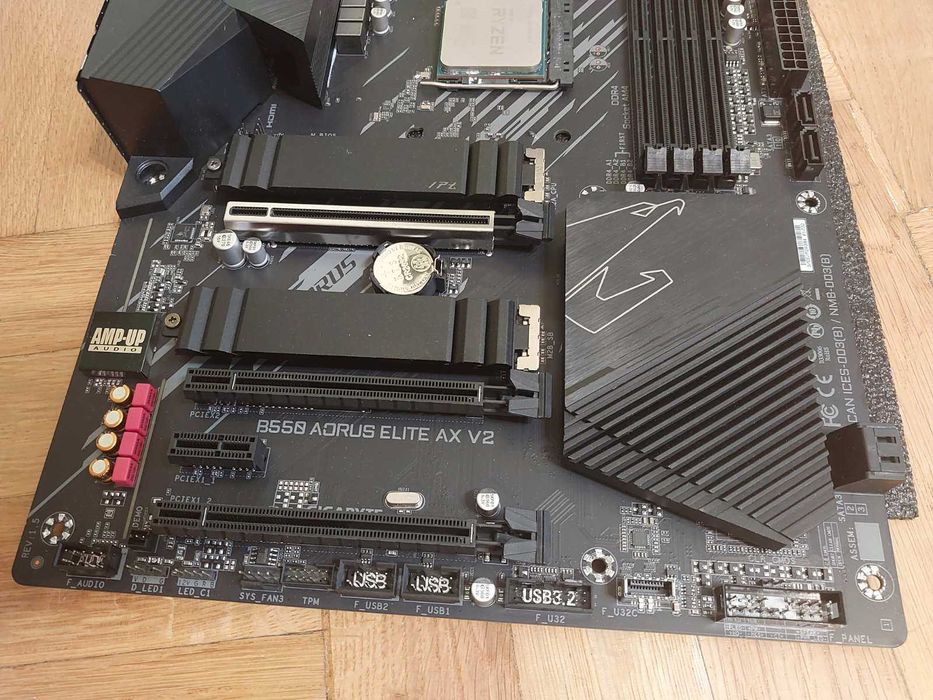 AMD Ryzen 5 5600X + Gigabyte B550 Aorus Elite AX V.2 Rev.1.5 Wi-Fi