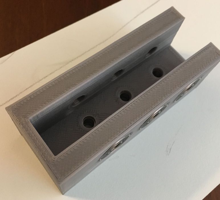 Sablon mobila pt ericsoane din plastic dur gri forma U gauri de 5/7mm