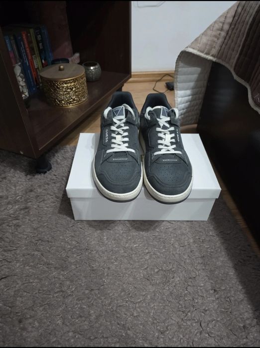 Adidași GUESS originali,ca noi,cu cutie,purtați  de cateva ori