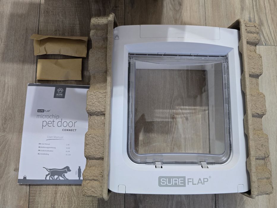 Чисто нова смарт вратичка за кучета и котки SureFlap Microchip Pet Door Connect (в кутия)