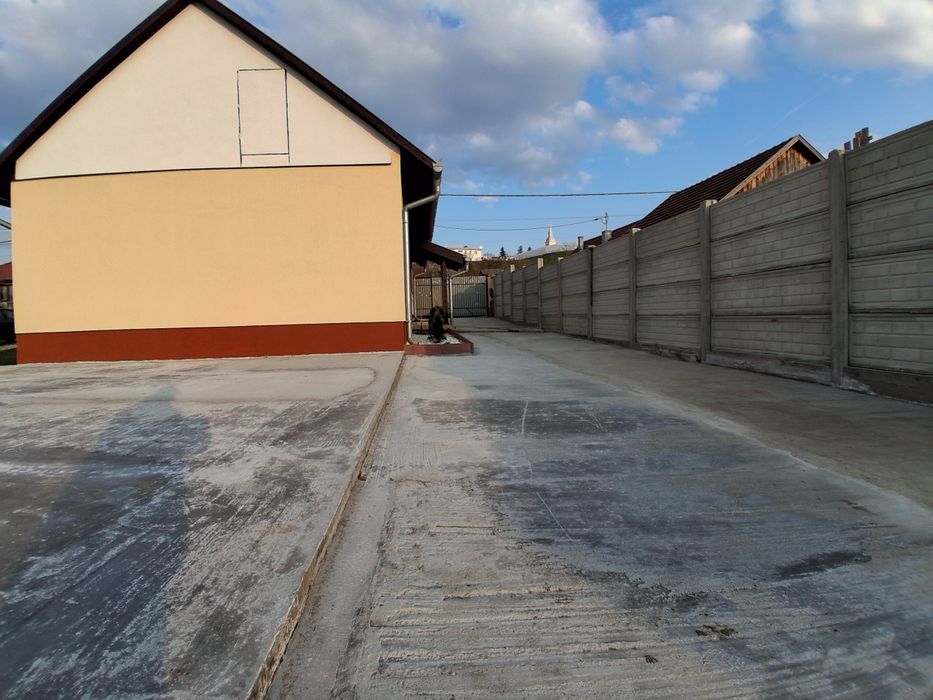 Casa cochetă singur in curte - zona Paleu