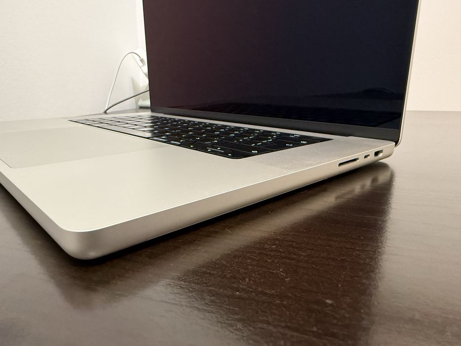 MacBook Pro 16 M2 Pro ca nou 512GB SSD 100% baterie