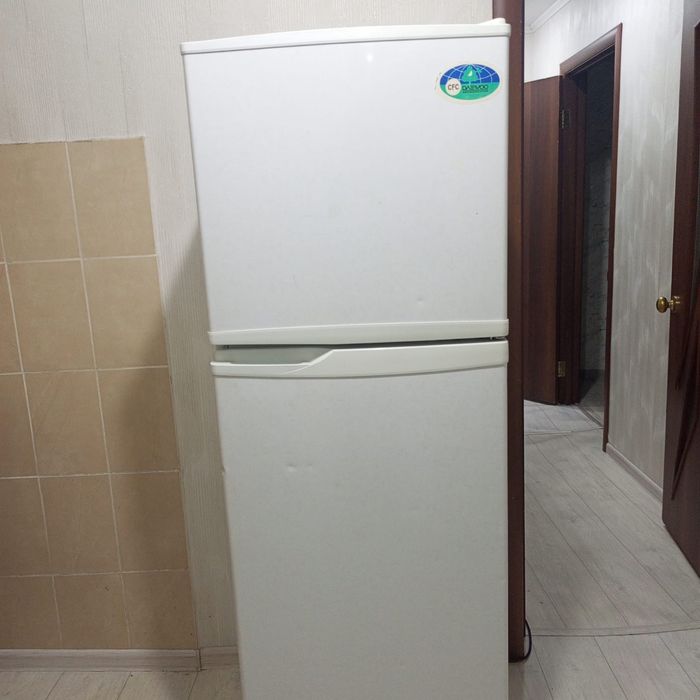 Холодильник LG, в рабочем состоянии