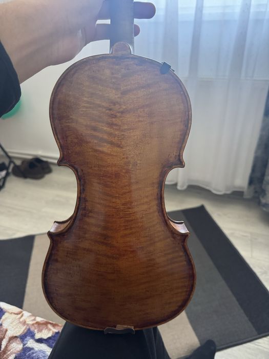 Vând vioara 4/4 veche