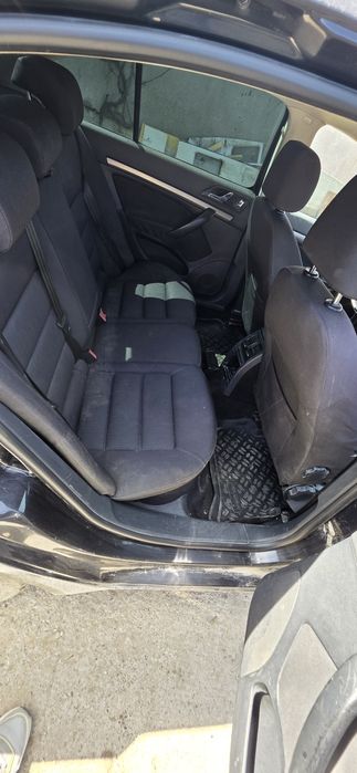 Vand sau schimb skoda octavia 2  motor 2.0