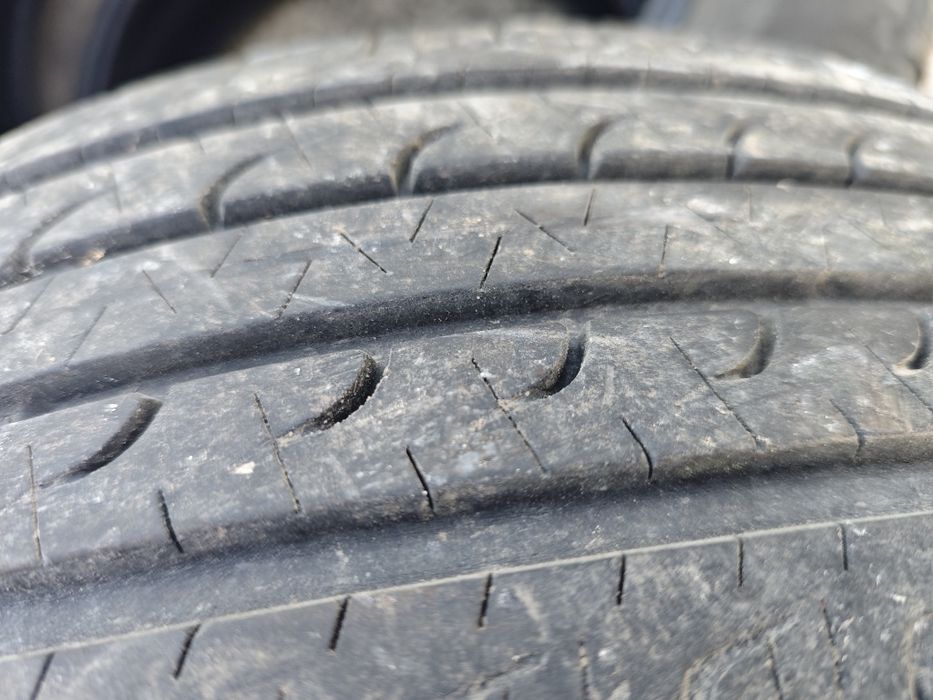 Anvelope 4 bucăți 300 lei  215/60/r17