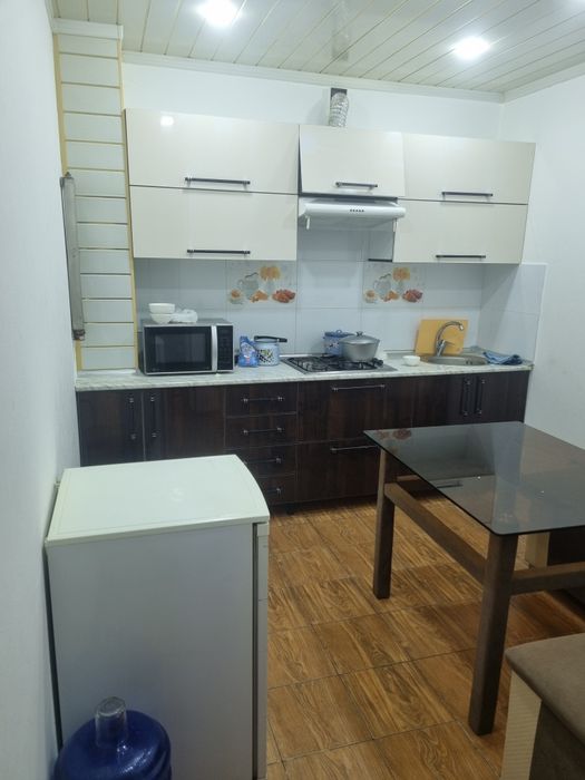 Срочно сотилади 3 хонали квартира  3чи этаж 5 этали уйга