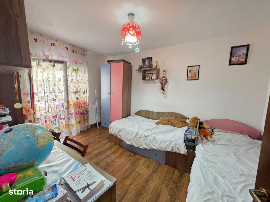 3 camere, decomandat, etaj 1, zona Favorit,  3 balcoane, renovat 2020