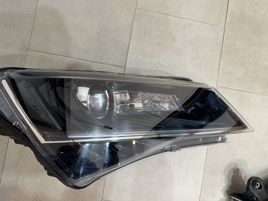 Faruri Far stanga dreapta skoda superb 3 bixenon Europa