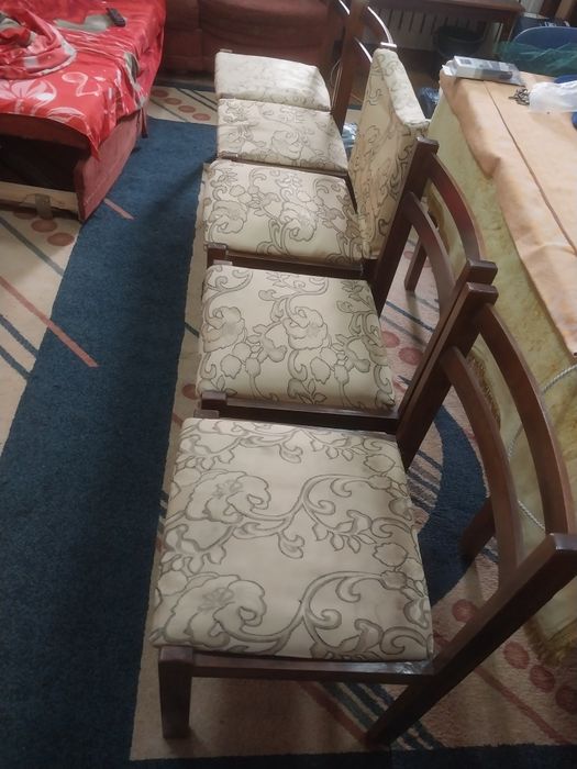 Стулья 6 штук продам. В хорошем состоянии.