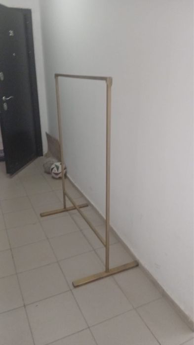 Киім ілгіш сатылады