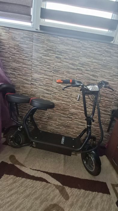 Folding electric scooter