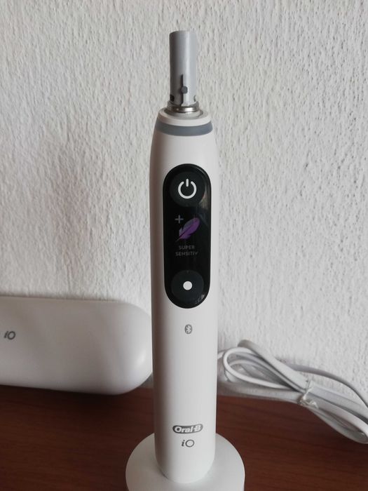 Oral B iO 8 бяла