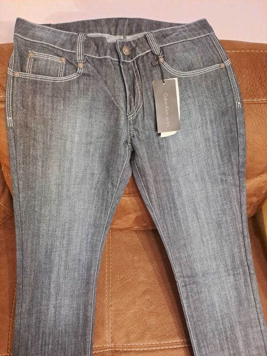 Оригинални дънки на Calvin Klein